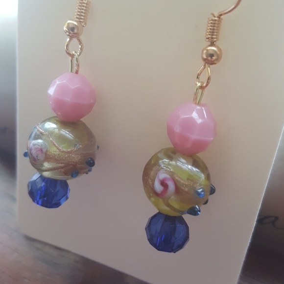 👋 Painted// Statement💎 Earrings💎 - Picture 2 of 2